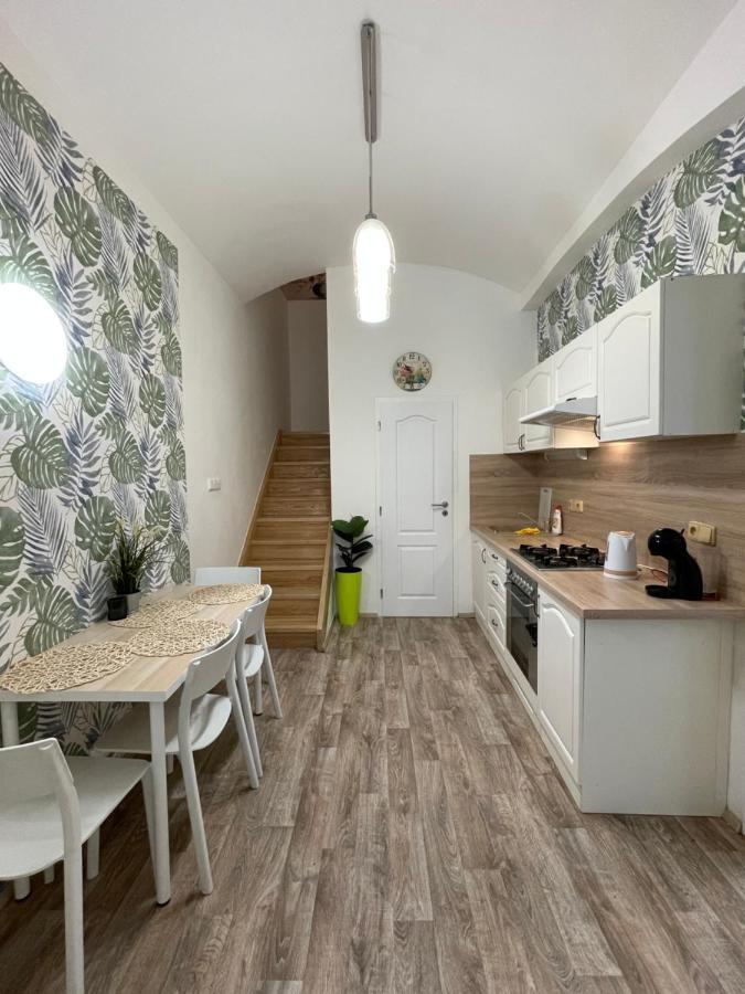 Wenceslas Square Two-Floor Apartment Прага Екстериор снимка